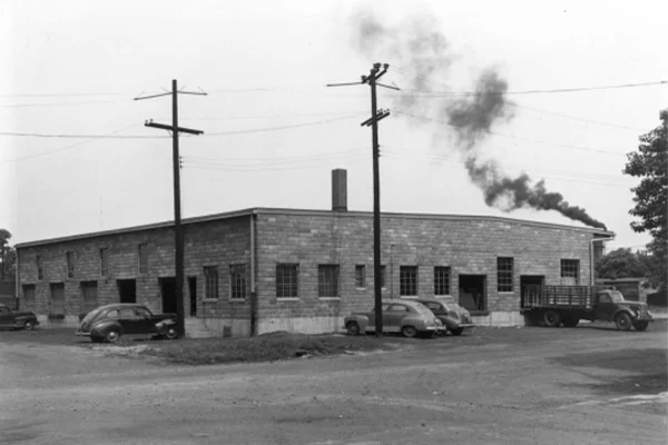 lensing-wholesale-headquarters-1948-600×400 exterior of lensing warehouse back in the 1940s